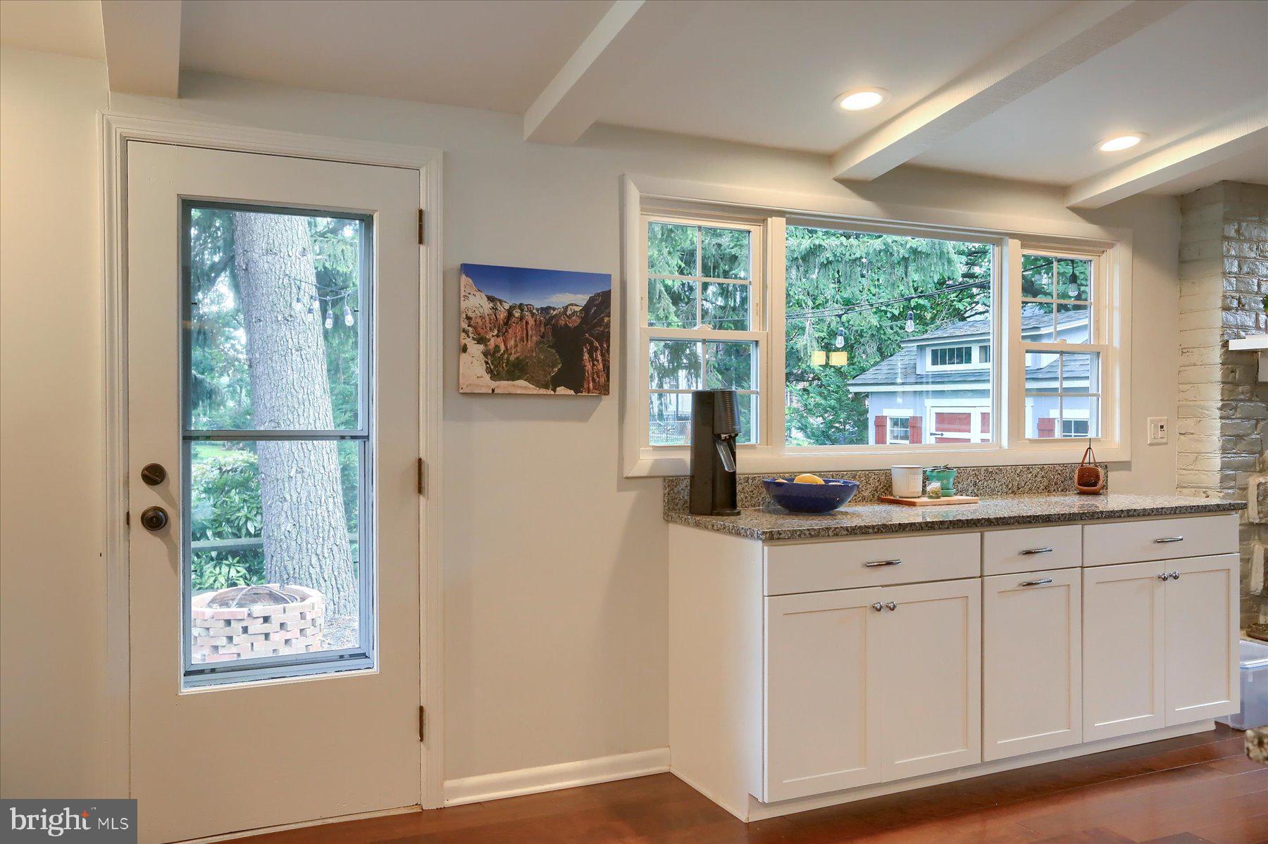 10 East Ridge Street Carlisle, PA 17013 - Photo 20 of 47 Breakfast Bar