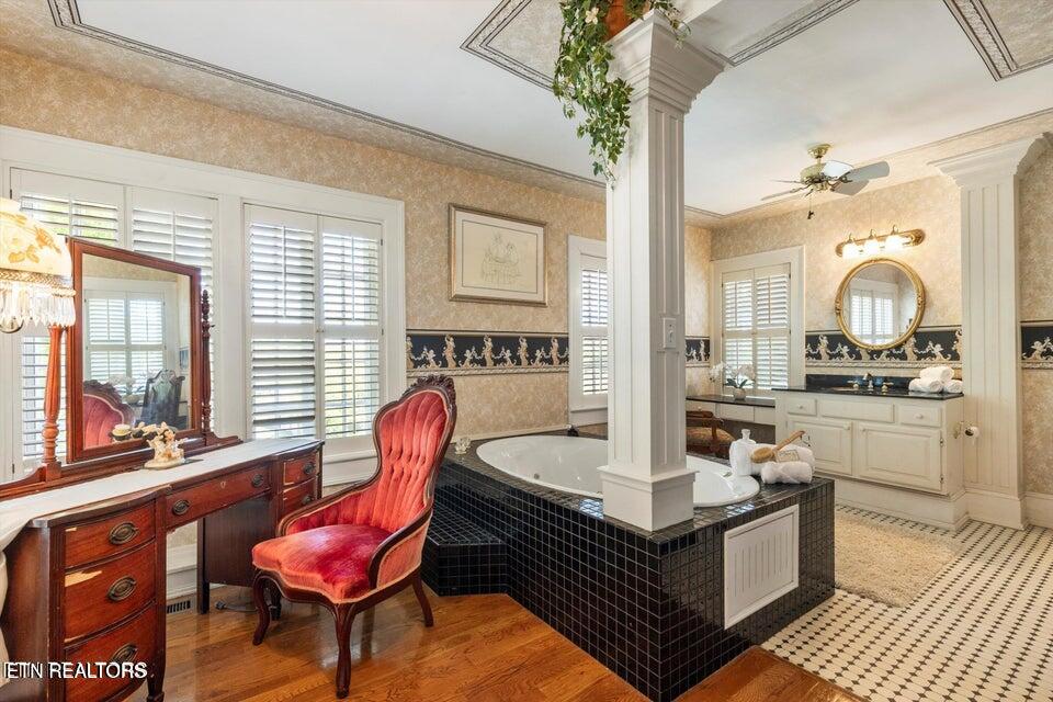 2492 River Road Loudon, TN 37774 - Photo 16 of 37 Primary Bathroom