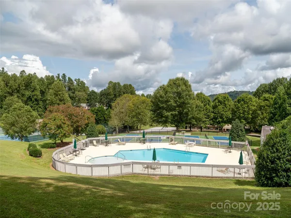 a view of a tennis court