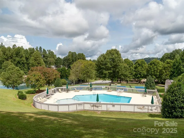 a view of a tennis court