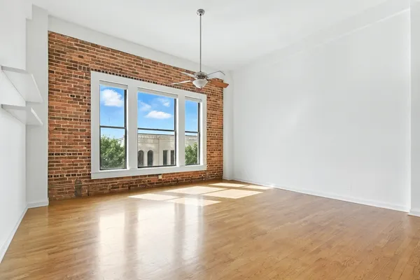 $220,000 | 915 Franklin Street, Unit 2I, Houston, TX 77002