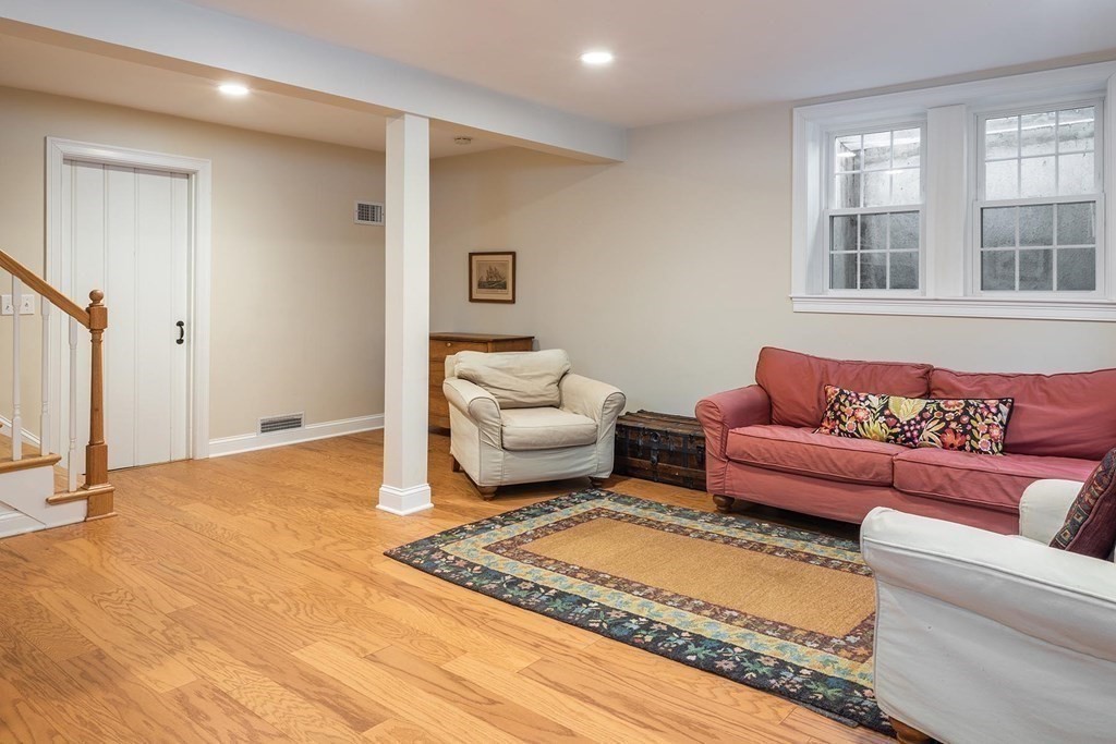 7 Ledgewood Road Newton, MA 02461 - Photo 10 of 12 Gallery Image 10