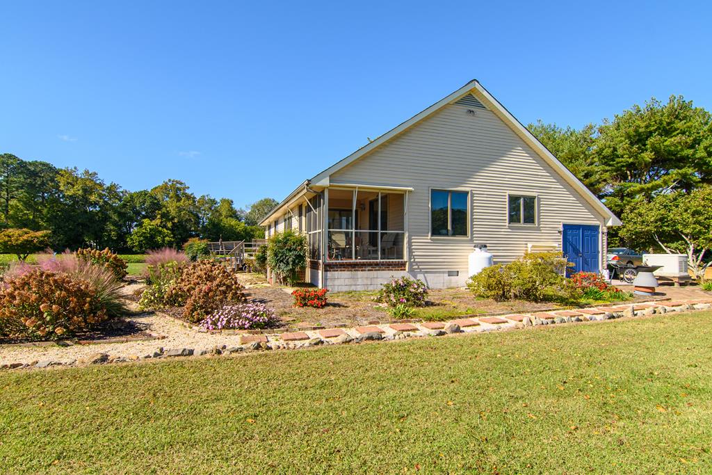 8402 Seaside Road Nassawadox, VA 23413 - Photo 6 of 29