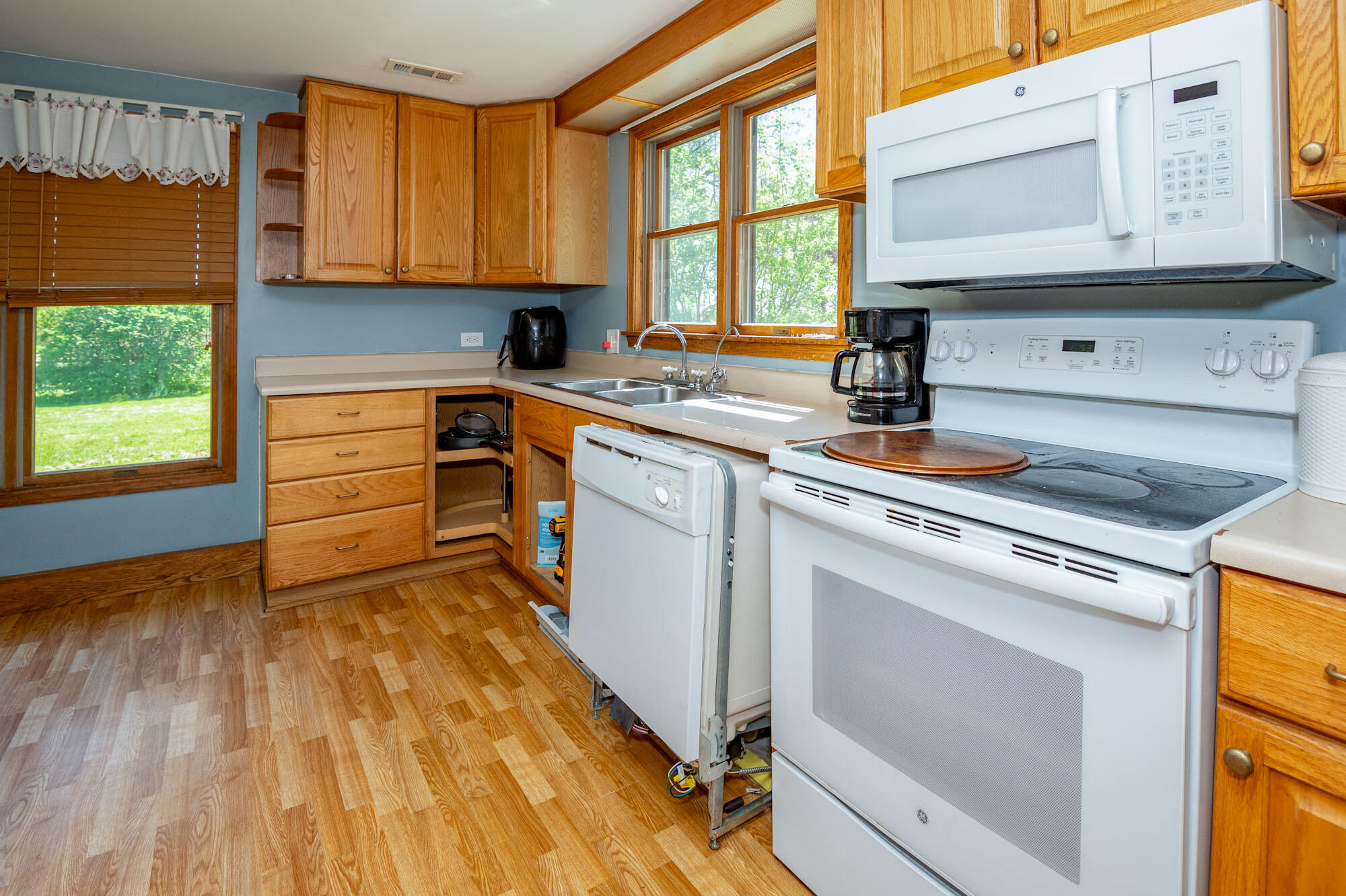 51266 Leach Road Dowagiac, MI 49047 - Photo 9 of 29 kitchen