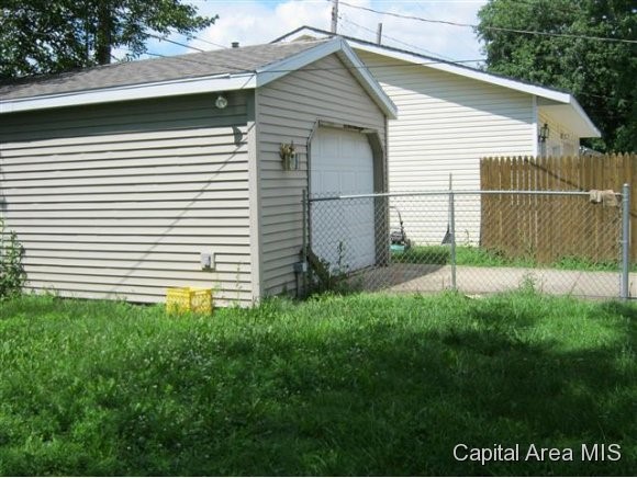 3247 Carman Avenue Springfield, IL 62703 - Photo 3 of 7