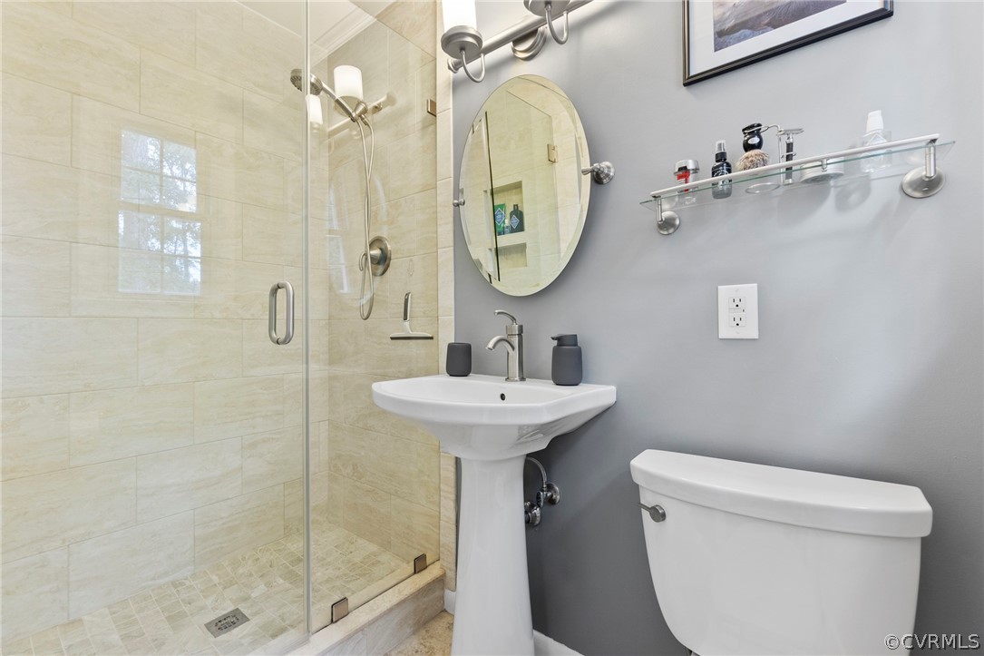 6832 Shawnee Road Richmond, VA 23225 - Photo 17 of 24 En-Suite Full Bath