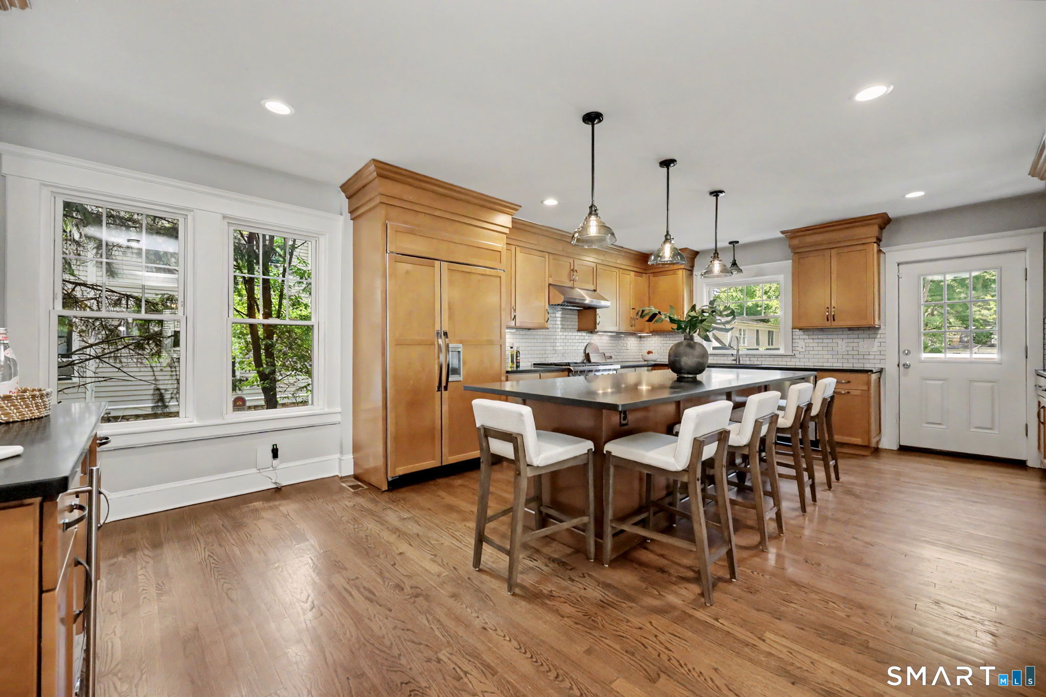 594 Stratfield Road Fairfield, CT 06825 - Photo 9 of 40 Gallery Image 9
