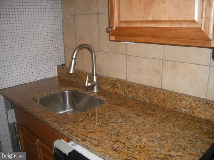 978 Mt Olivet Road Northeast Washington, DC 20002 - Photo 8 of 22 Kitchen
