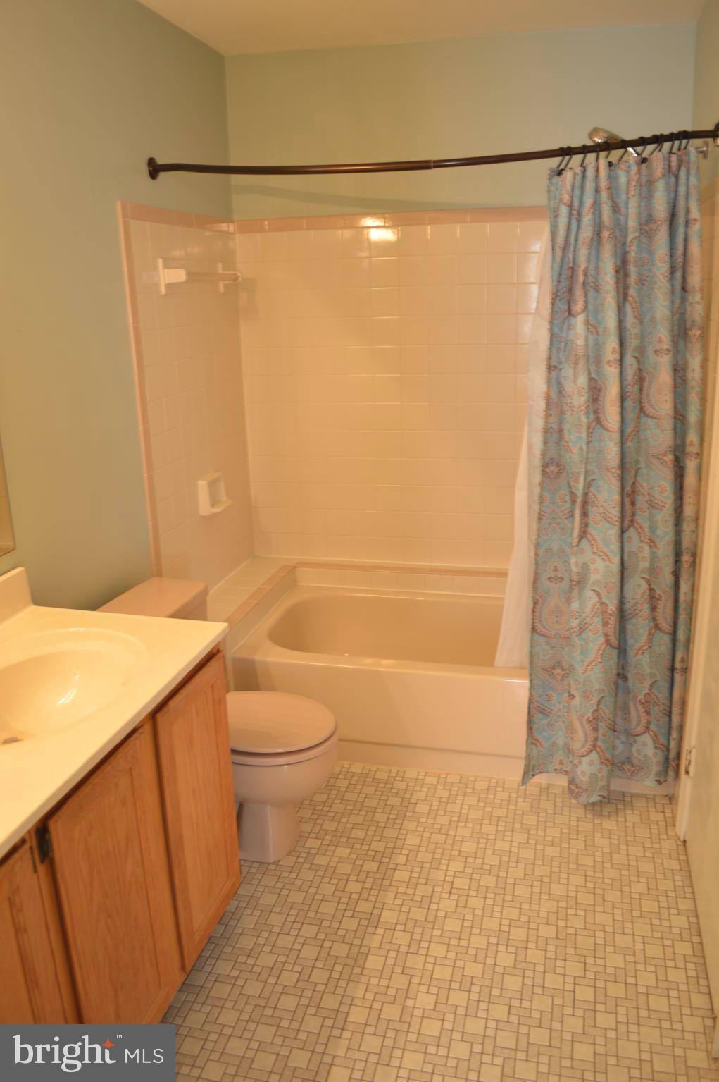 370 Scola Road Brookhaven, PA 19015 - Photo 17 of 23 Large full bath