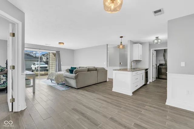 $192,500 | 8314 Glenwillow Lane, Unit 103, Indianapolis, IN 46278