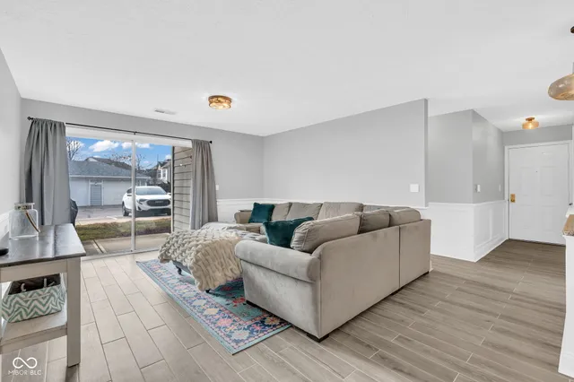 $192,500 | 8314 Glenwillow Lane, Unit 103, Indianapolis, IN 46278