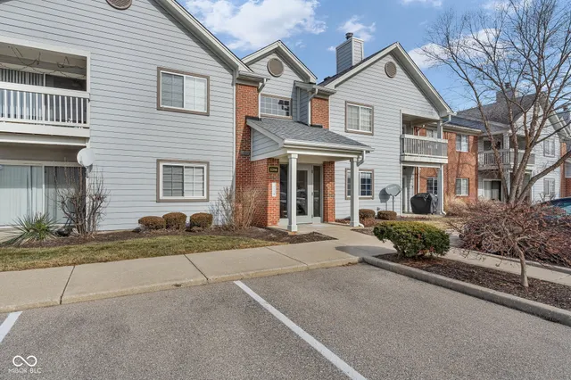 $192,500 | 8314 Glenwillow Lane, Unit 103, Indianapolis, IN 46278