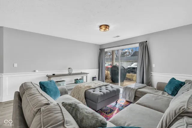 $192,500 | 8314 Glenwillow Lane, Unit 103, Indianapolis, IN 46278