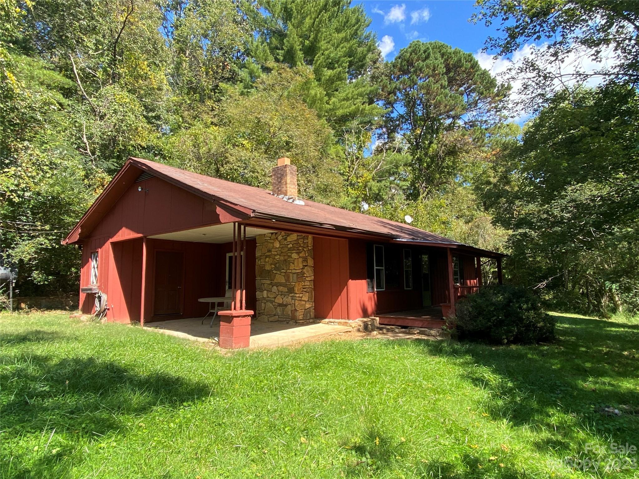 a view of outdoor space yard and porch