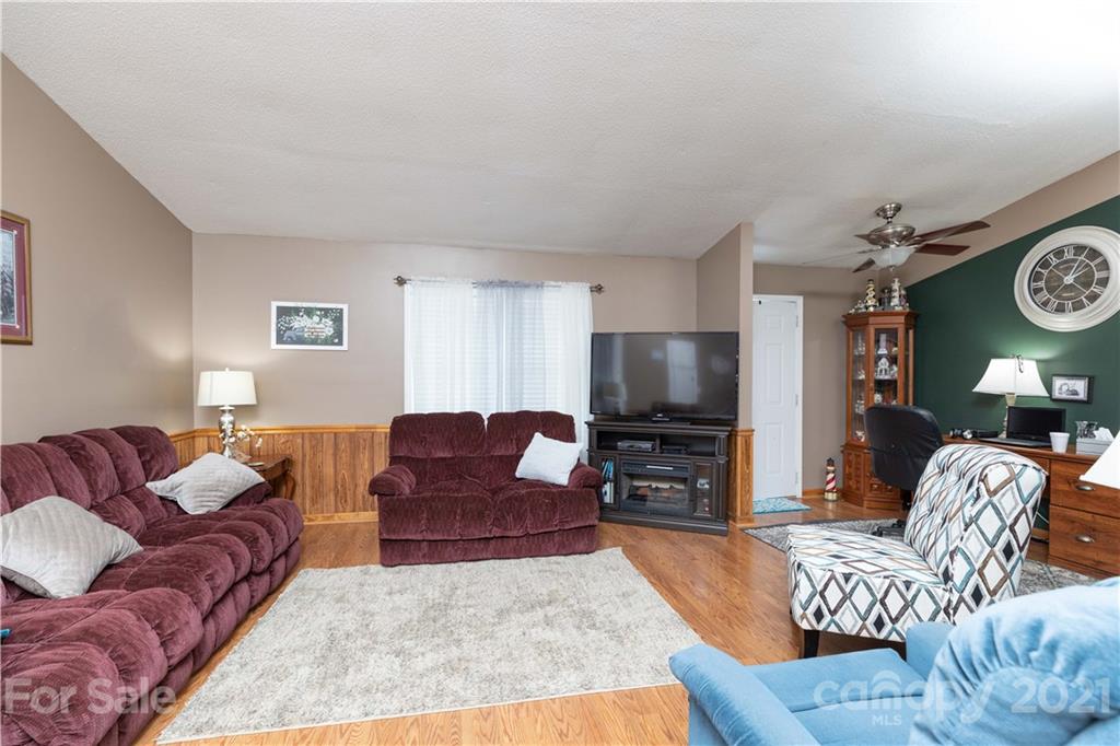 2039 Apple Blossom Road York, SC 29745 - Photo 5 of 30 Gallery Image 5