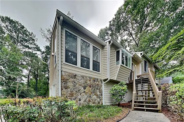 $2,290 | 5142 Manitou Way Southwest, Stone Mountain, GA 30087