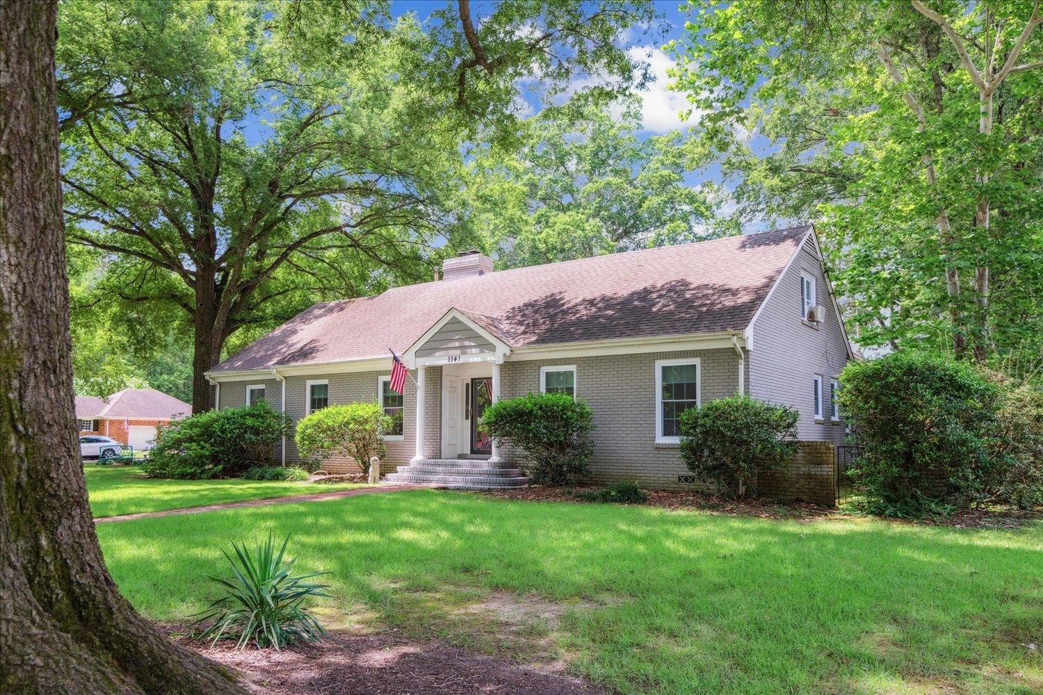 1141 Fair Meadow Road Memphis, TN 38117 - Photo 2 of 40 View of front facade with a front lawn