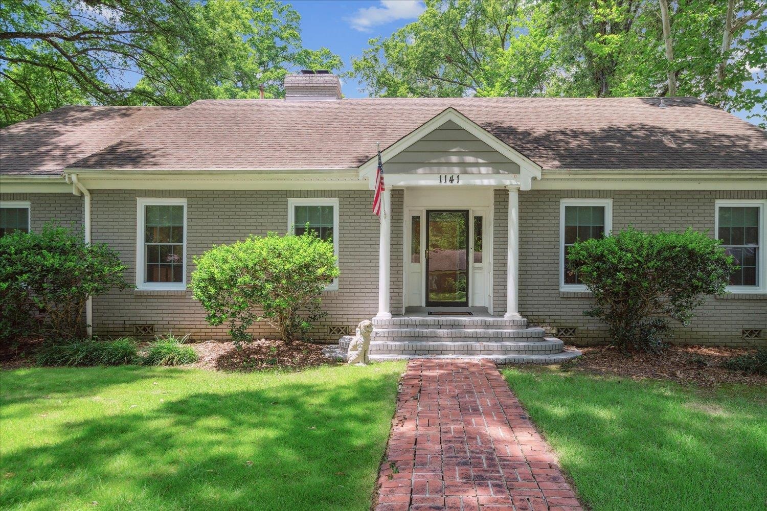 1141 Fair Meadow Road Memphis, TN 38117 - Photo 3 of 40 Ranch-style home featuring a front lawn