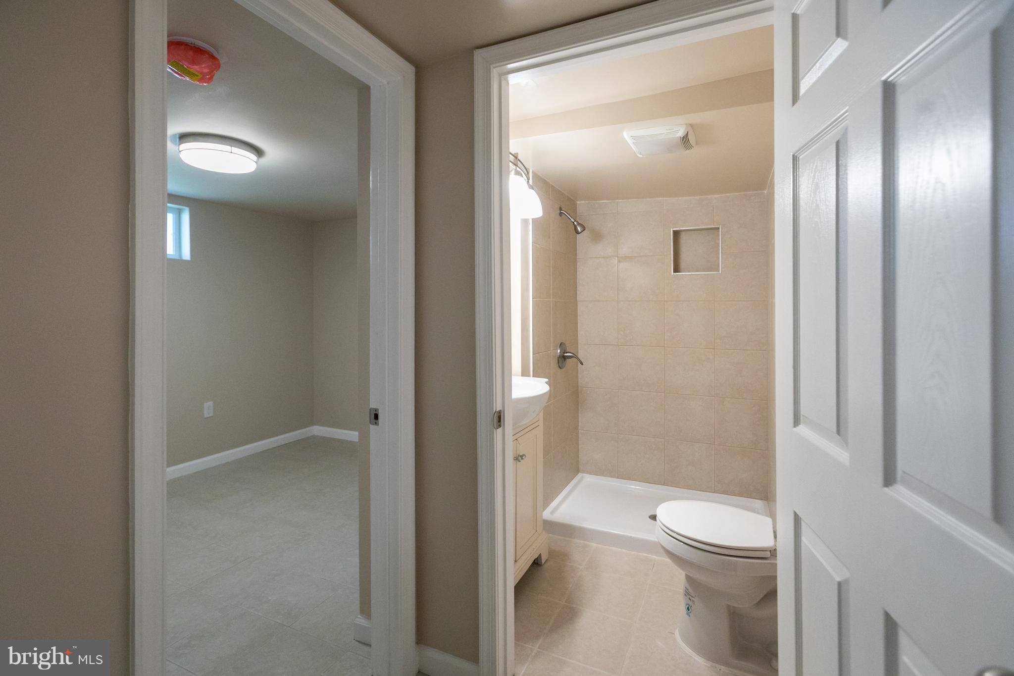 2803 Lindell Street Silver Spring, MD 20902 - Photo 27 of 30 Bath