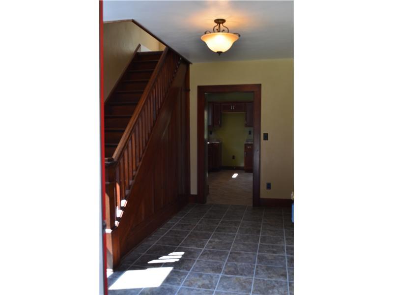 2057 Millerstown Road Tarentum, PA 15084 - Photo 4 of 25 Entry/Foyer.