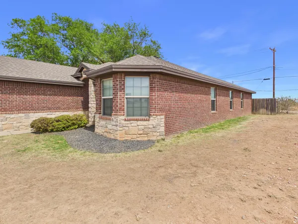 $230,000 | 211 Dowden Road, Wolfforth, TX 79382