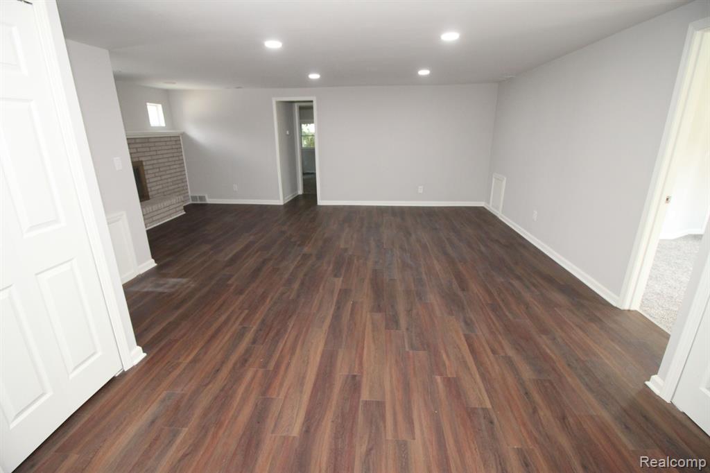47841 Frederick Road Utica, MI 48317 - Photo 14 of 28