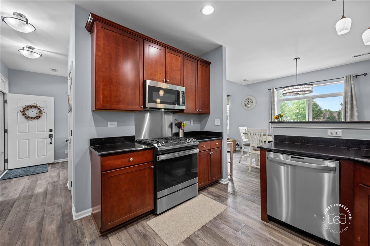 422 Acushnet Street Elgin, IL 60124 - Photo 8 of 18
