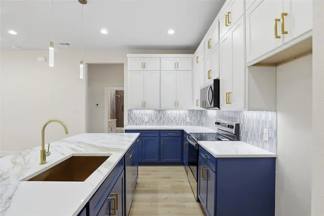 $750,000 | 1833 Edna Street, Unit AB, Arlington, TX 76010