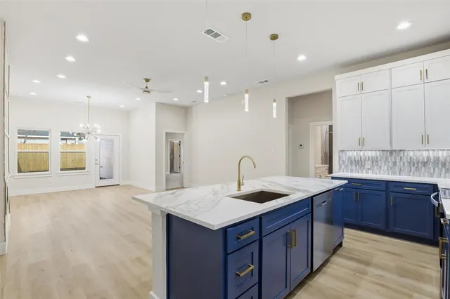 $750,000 | 1833 Edna Street, Unit AB, Arlington, TX 76010