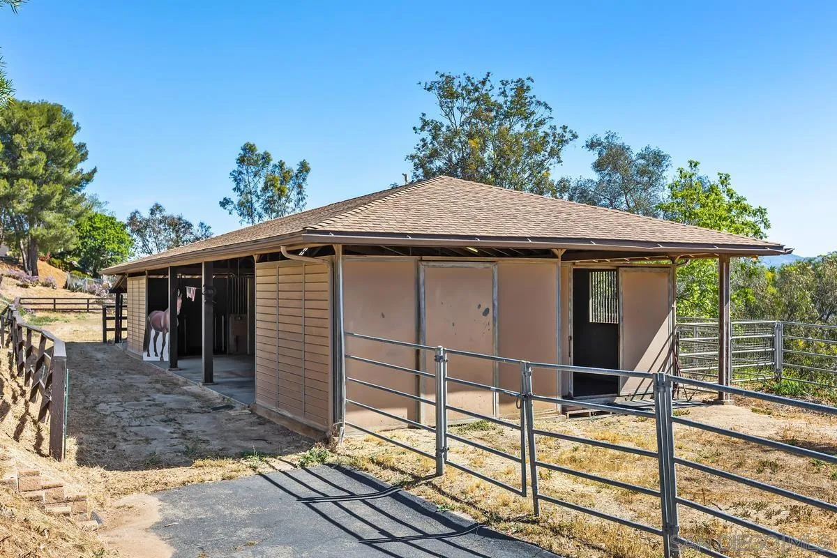 974 Via Hillview Fallbrook, CA 92028 - Photo 30 of 43 a view of a house with a balcony