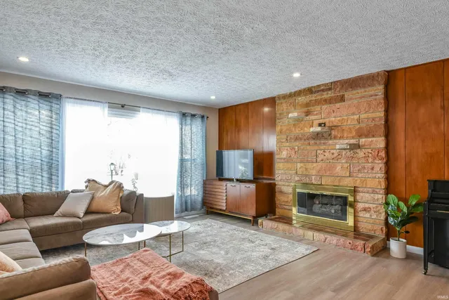 $3,000 | 2420 North Fritz Drive, Bloomington, IN 47408