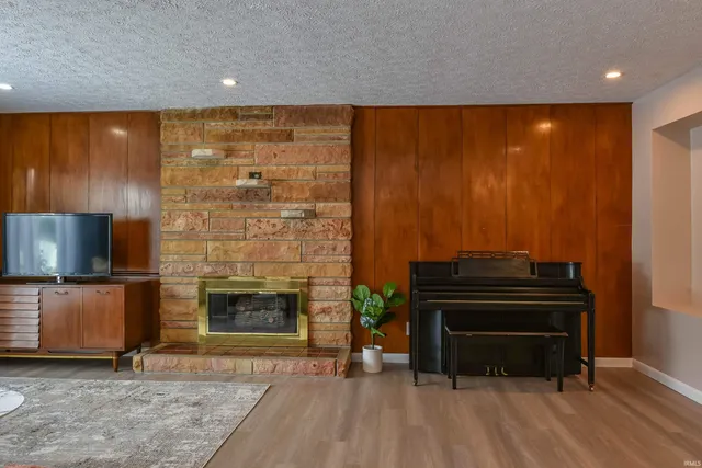 $3,000 | 2420 North Fritz Drive, Bloomington, IN 47408