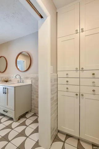 $3,000 | 2420 North Fritz Drive, Bloomington, IN 47408