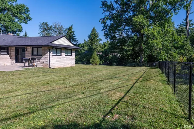 $3,000 | 2420 North Fritz Drive, Bloomington, IN 47408