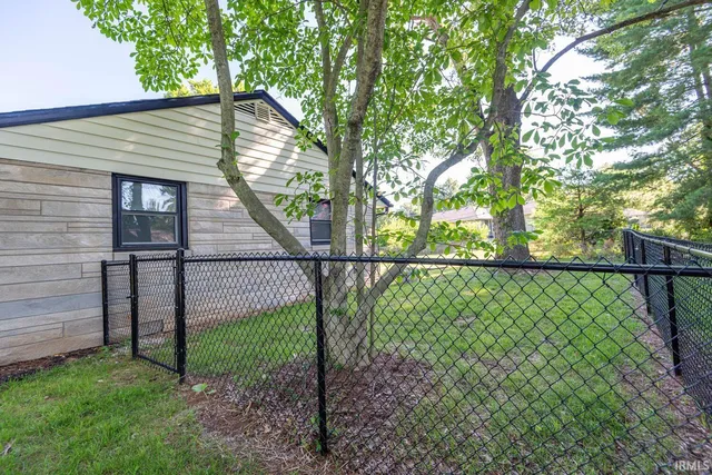 $3,000 | 2420 North Fritz Drive, Bloomington, IN 47408