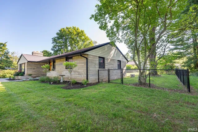 $3,000 | 2420 North Fritz Drive, Bloomington, IN 47408