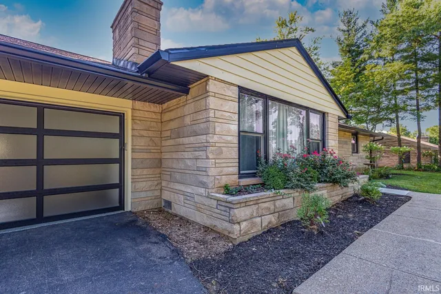 $3,000 | 2420 North Fritz Drive, Bloomington, IN 47408