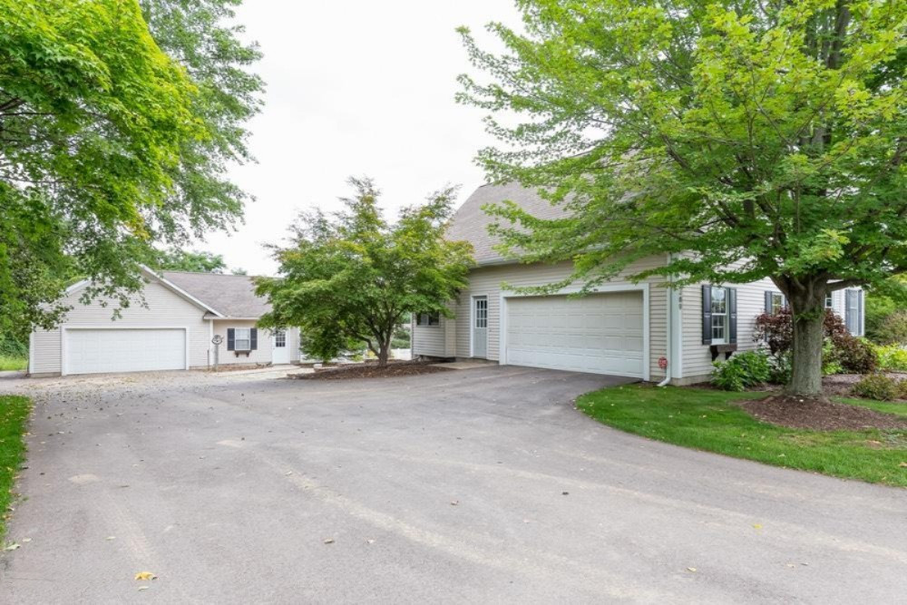 3369 Bauer Road Jenison, MI 49428 - Photo 4 of 36 3369-bauer-34_med