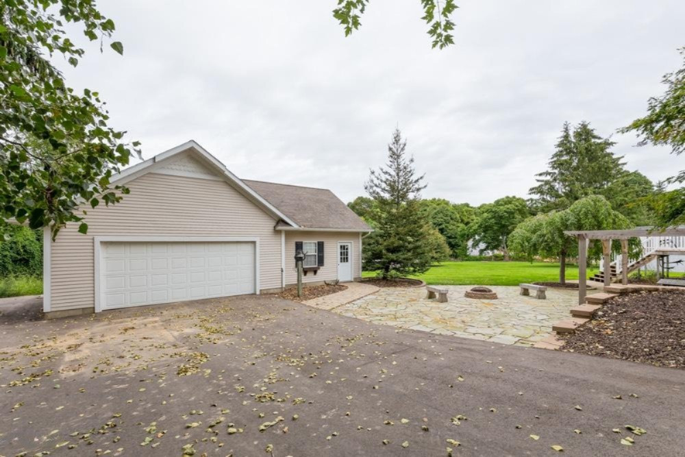 3369 Bauer Road Jenison, MI 49428 - Photo 5 of 36 3369-bauer-35_med