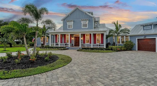 a view of a garden with basketball court