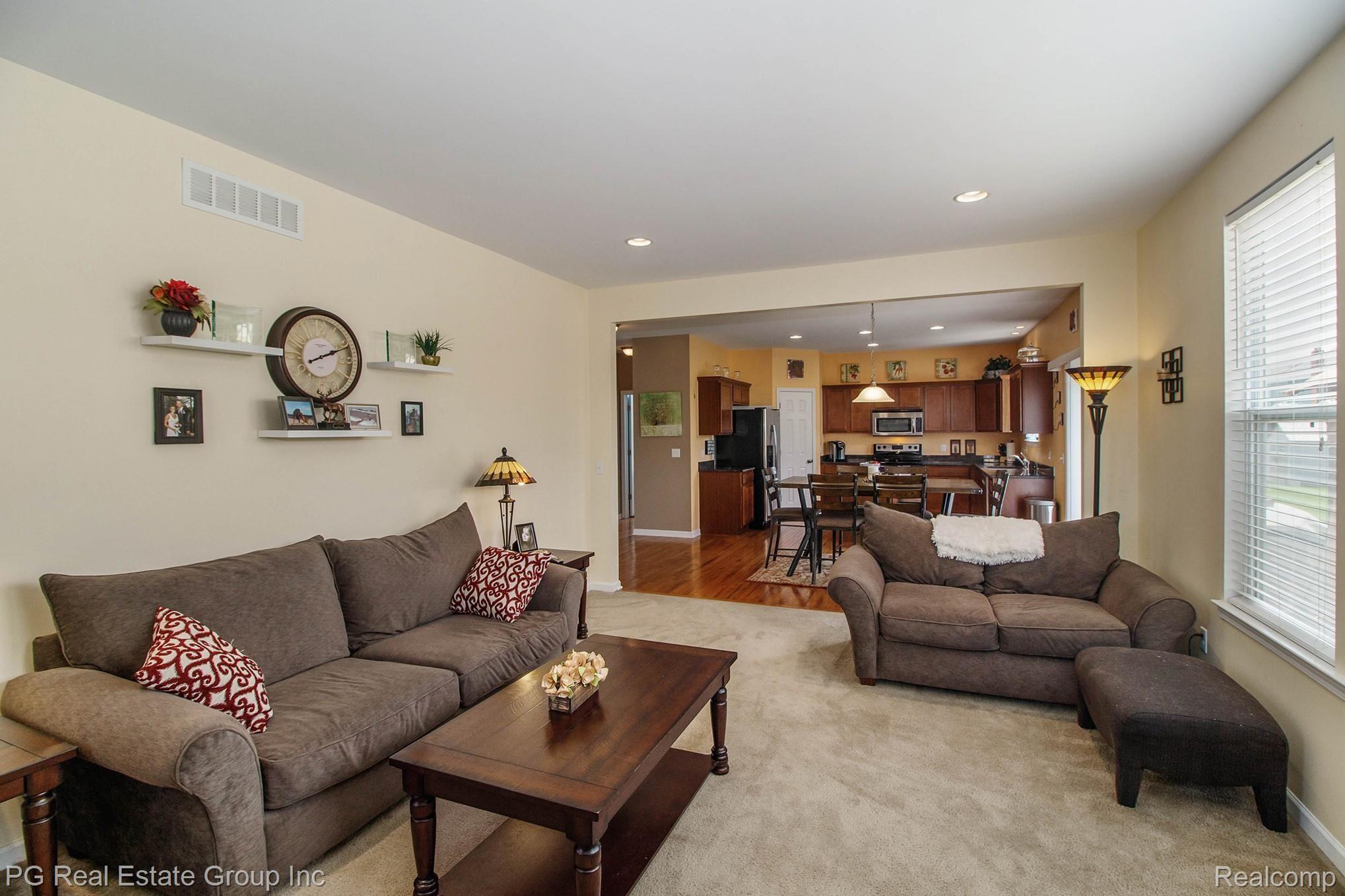 47243 Gloede Road Macomb, MI 48044 - Photo 15 of 28 GREAT ROOM