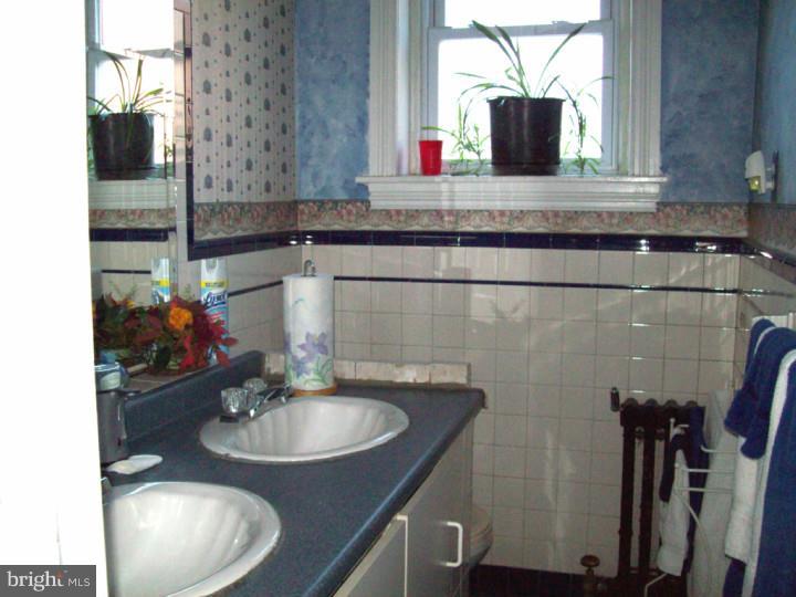 881 Wynnewood Road Philadelphia, PA 19151 - Photo 12 of 25 Bathroom