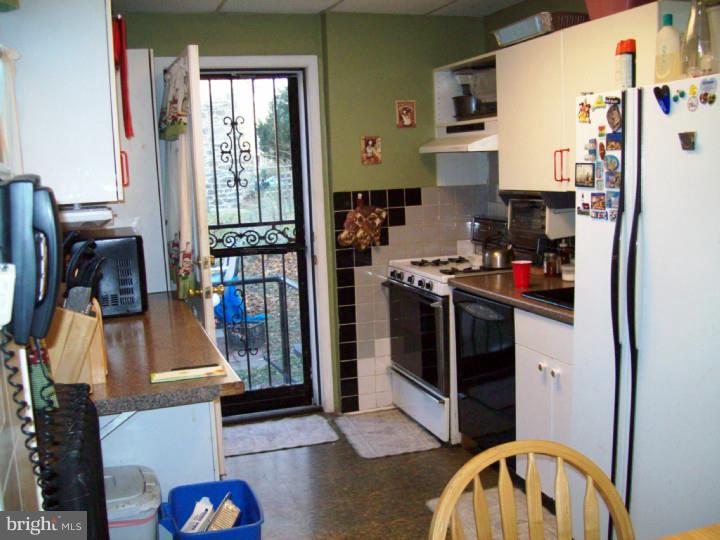 881 Wynnewood Road Philadelphia, PA 19151 - Photo 14 of 25 Kitchen
