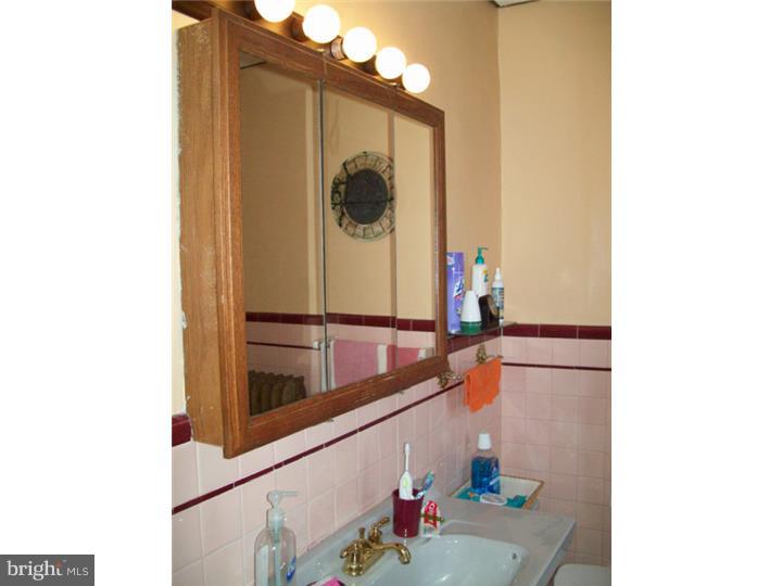 881 Wynnewood Road Philadelphia, PA 19151 - Photo 23 of 25 Bathroom