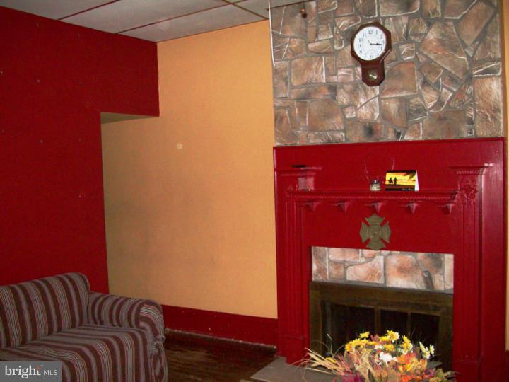 881 Wynnewood Road Philadelphia, PA 19151 - Photo 9 of 25 Living Room