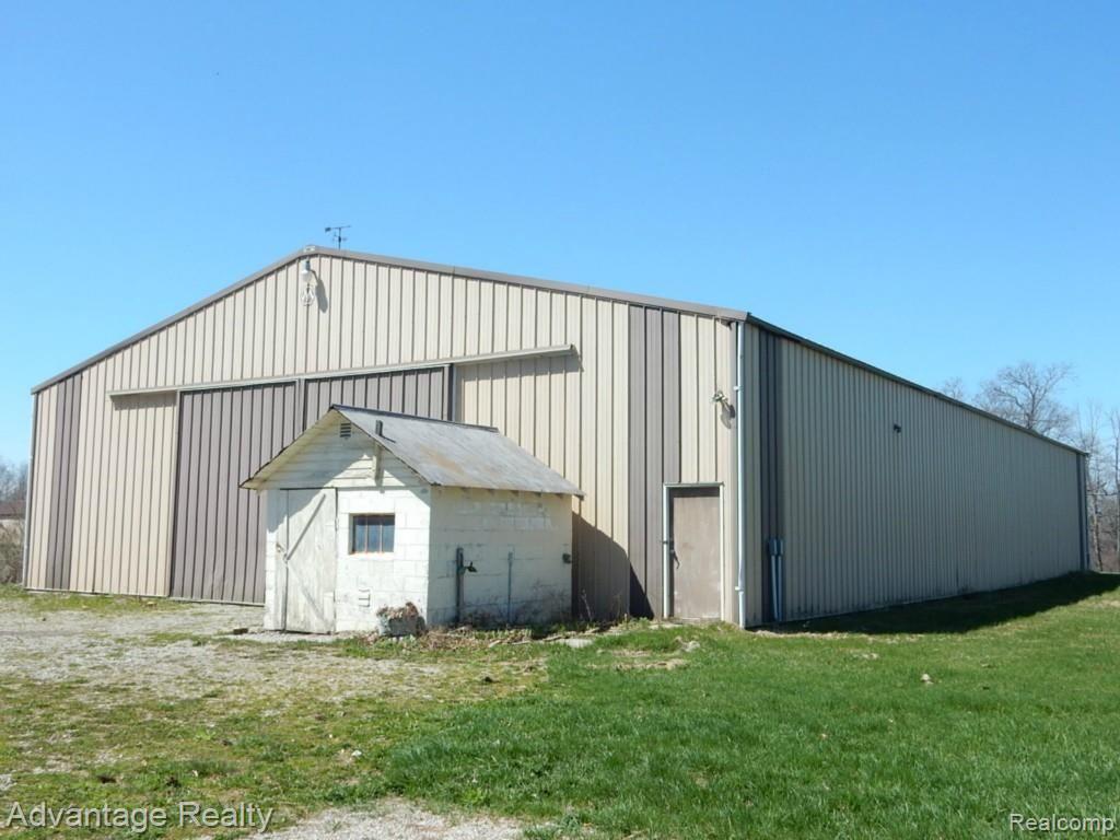 5337 Welch Road Emmett, MI 48022 - Photo 5 of 20 Barn.jpg