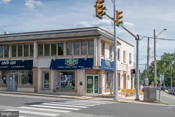 $1,950 | 1 South Valley Road, Unit 202, Paoli, PA 19301