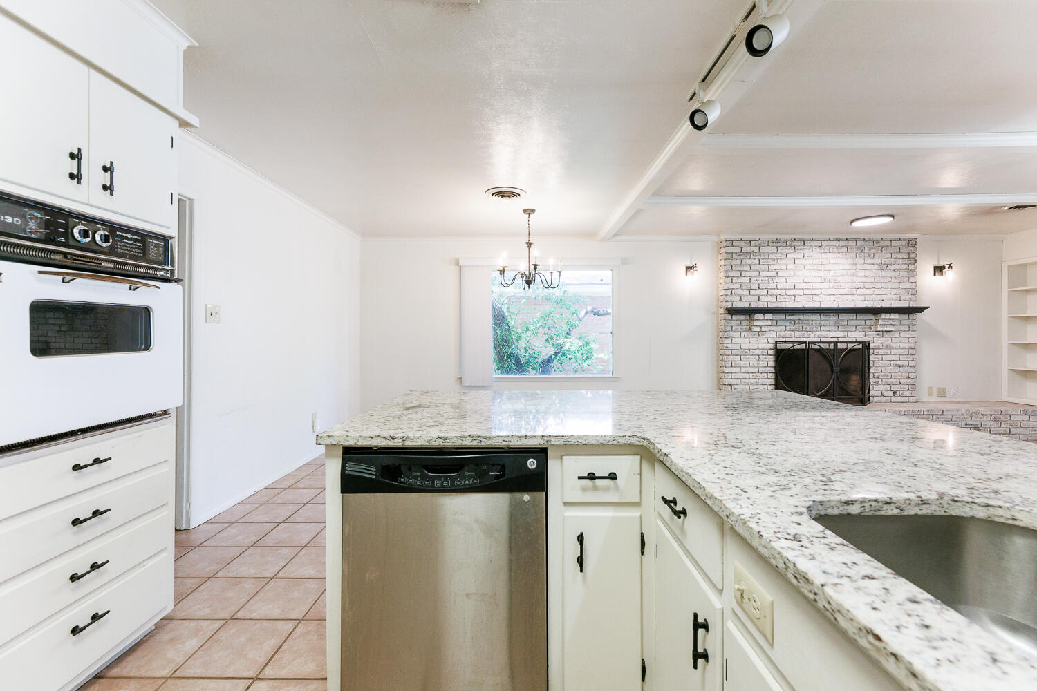 4618 30th Street Lubbock, TX 79410 - Photo 18 of 42 Kitchen