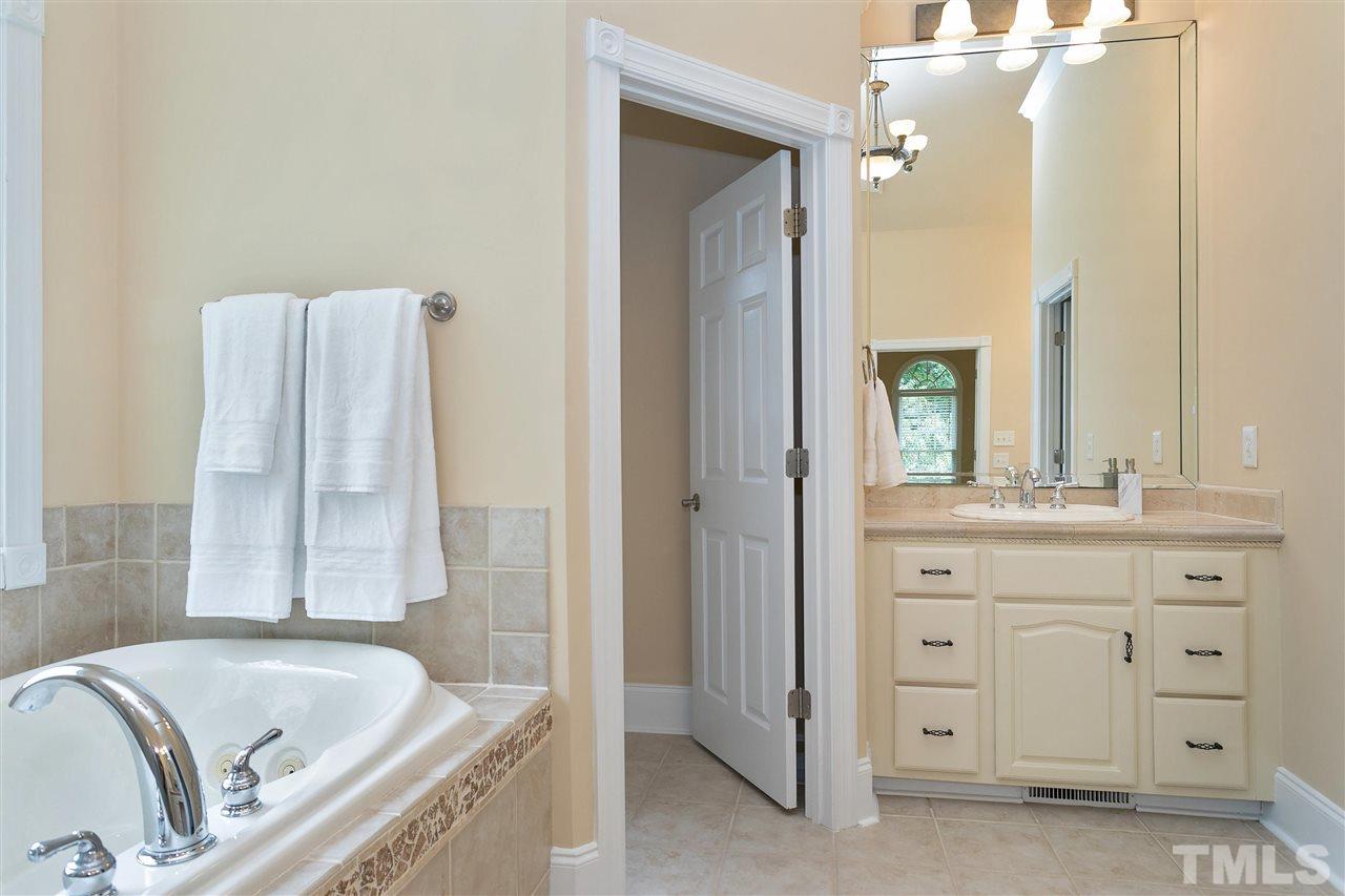 2516 Hunters Meadow Lane Raleigh, NC 27606 - Photo 21 of 30 Gallery Image 21