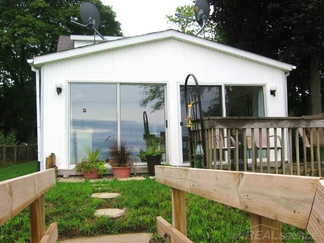 2915 Lakeshore Road Applegate, MI 48401 - Photo 8 of 46 31304015-7.JPG